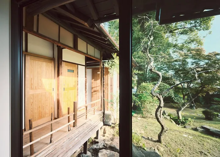 Cottage Lala Garden